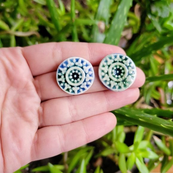 Vintage Tribal Design Wood Painted Stud Earrings - Picture 3 of 6